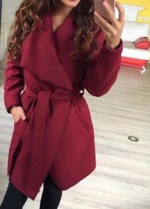 Бордове пальто
