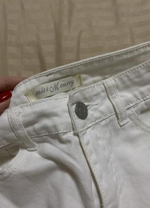 Белые джинсы с порезами4 фото