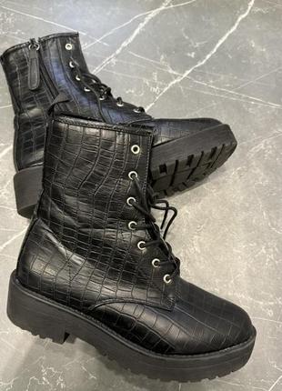Черные демисезонные ботиночки под рептилию с замочком5 фото
