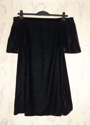 Велюровое платье с открытыми плечами бархатное3 фото