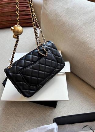 Сумка кожаная черная с бомбочкой