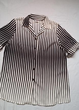 Черно-белая рубашка в полоска с градиентом на короткий рукав