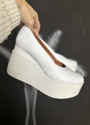 Туфлі на танкетці