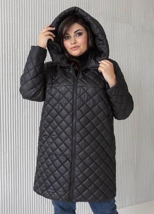 Демисезонное стеганое пальто черного цвета 50/64р