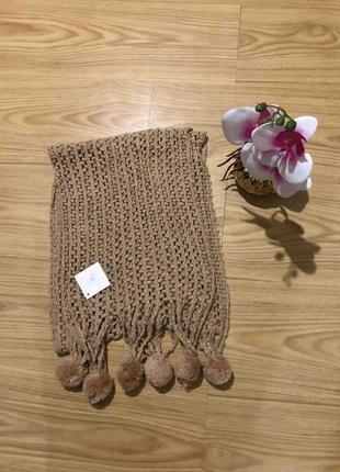 Шарф жіночий із помпонами