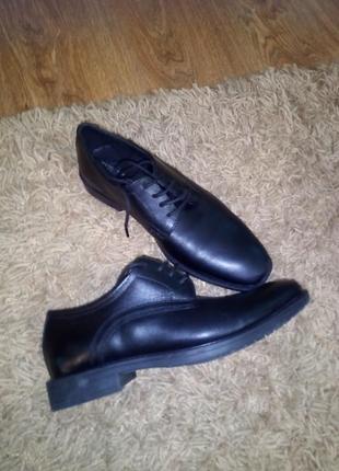 Туфлі натуральні.