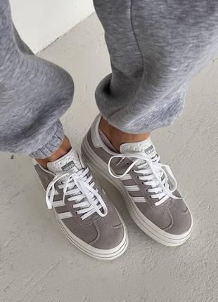 Женские замшевые кеды на платформе adidas gazelle bold grey/white9 фото