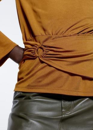 Горчичная блуза zara draped buckle top6 фото