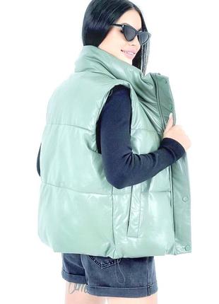 Жіноча стильна жилетка з еко-шкіри2 фото
