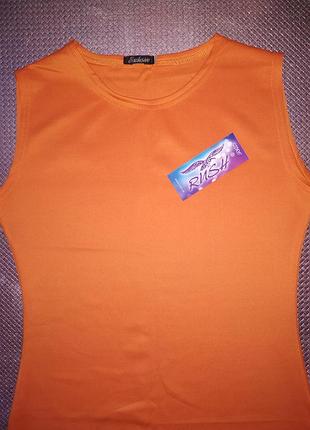 Женское платье оранжевого цвета