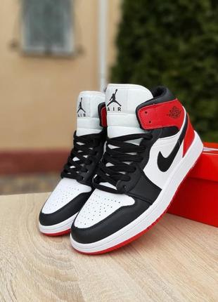 Чоловічі кросівки nike air jordan 1 retro white black red джордан чорного з білим та червоним кольорів