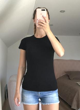 Классическая чёрная футболка zara
