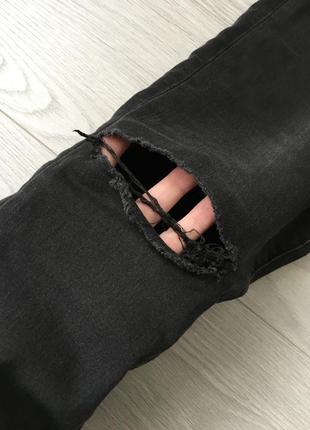 Темно серые джинсы h&m с порванными коленками2 фото