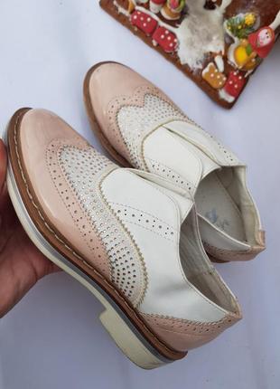 Оксфорди броги туфлі для дівчинки зі стразами bata mini 32