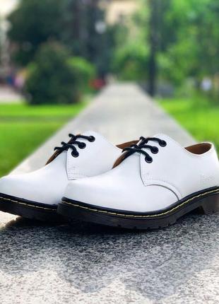 Жіночі білі туфлі dr. martens 1461 white