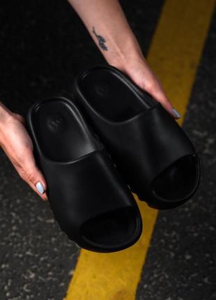 Шлепанцы adidas yeezy slide black шльопанці шльопки шлепки сланцы сланці1 фото