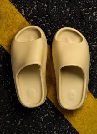 Шлепанцы adidas yeezy slide bone шльопанці шльопки шлепки сланцы сланці2 фото