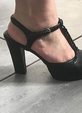 Босоніжки чорні на стійкому каблуці steve madden ( sm new york) р 38.5