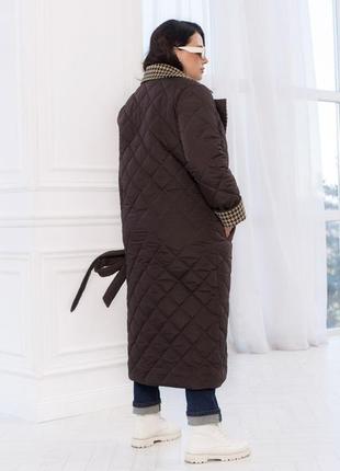 Куртка жіноча чорна довга з поясом стьобана6 фото