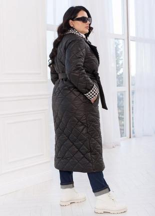 Куртка жіноча чорна довга з поясом стьобана1 фото