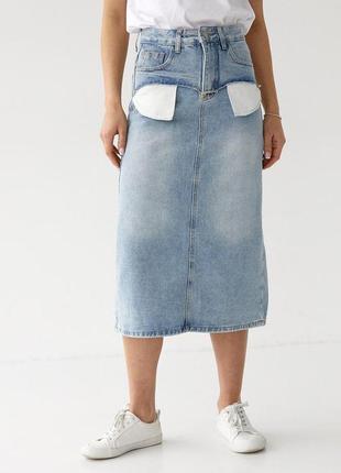 Женская джинсовая юбка миди с карманами наружу и разрезом7 фото