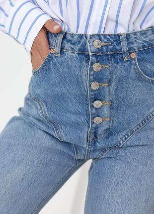 Женские джинсы прямого кроя на пуговицах с фигурной кокеткой - 38 размер6 фото