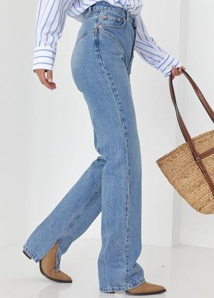 Женские джинсы прямого кроя на пуговицах с фигурной кокеткой - 38 размер4 фото