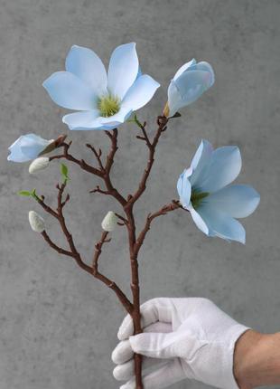 Штучна гілка магнолії, колір блакитний, 60 см. квіти преміумкласу для інтер'єру, декору, фотозони