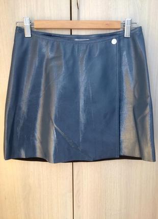 Лаковая юбка weekday zara stradivarius