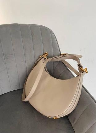 Женская сумка из эко-кожи fendi hobo молочная фенди хобо брендовая сумка через плечо3 фото