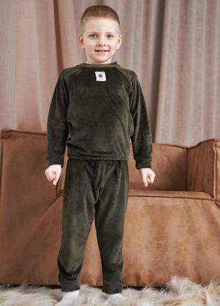 Домашний велюровый костюм на мальчика с длинным рукавом, размеры 98-122, цвет - хаки1 фото