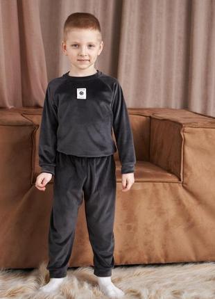 Велюровий домашній костюм на хлопчика з довгим рукавом, розміри 98-122, колір — сірий1 фото