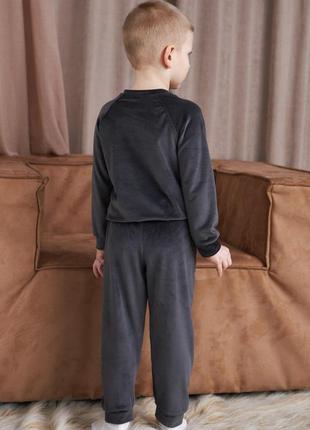 Велюровий домашній костюм на хлопчика з довгим рукавом, розміри 98-122, колір — сірий3 фото