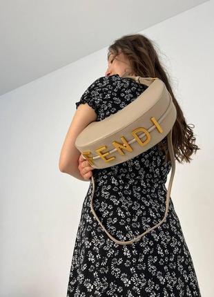 Женская сумка из эко-кожи fendi hobo молочная фенди хобо брендовая сумка через плечо7 фото