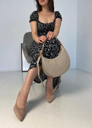 Женская сумка из эко-кожи fendi hobo молочная фенди хобо брендовая сумка через плечо2 фото