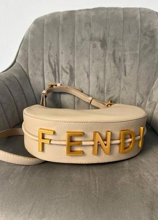 Женская сумка из эко-кожи fendi hobo молочная фенди хобо брендовая сумка через плечо1 фото