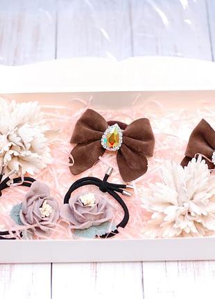 Набір прикрас в бежево-коричневих тонах