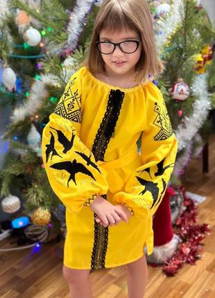 Платье с вышивкой ласточки супер красиво с пояском ткань габардин