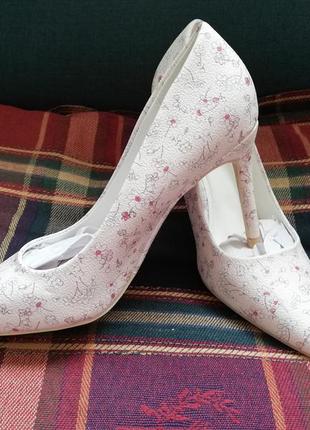 Нежные женственный туфли 36 р в цветочный принт1 фото