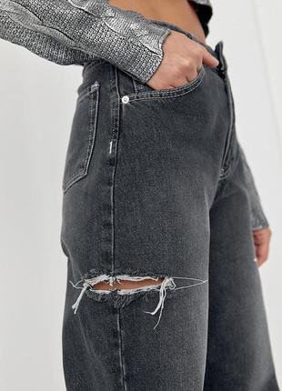 Широкие джинсы с разрезами на бедрах2 фото