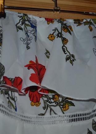 Крутое платье, сарафан в цветочный принт и с рюшами от prettylittlething, бандо,6 фото