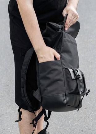 Чоловічий стильний рюкзак tisco roll top чорний текстильний з відділом для ноутбука на 20-25 літрів5 фото