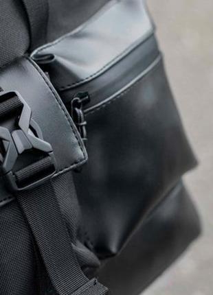 Чоловічий стильний рюкзак tisco roll top чорний текстильний з відділом для ноутбука на 20-25 літрів8 фото