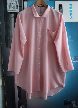 Ніжно-рожева подовжена простора блуза-сорочка