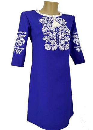 Синее вышитое короткое платье с растительным орнаментом1 фото