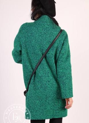 Трендове пальто-кокон букле / зелене