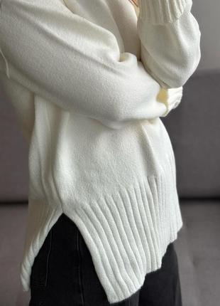 Женский вязаный свитер oversize с разрезами по бокам2 фото