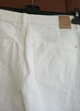 Белые джинсы stradivarius с высокой посадкой3 фото