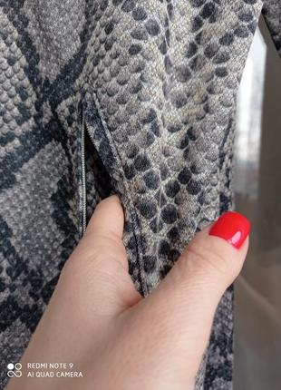 Сукня міді в зміїний принт з кишенями4 фото