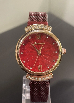 Женские наручные часы с красным браслетом код 711